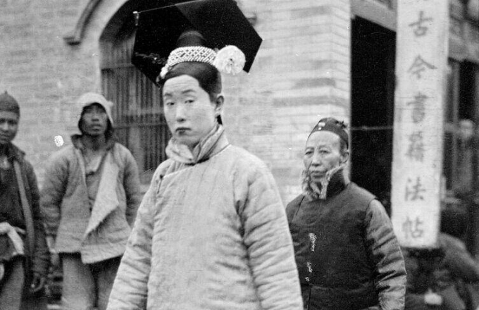 Bộ ảnh cũ ghi lại hình ảnh Bắc Kinh 100 năm trước: Phản ánh chân thực cuộc sống người dân, diện mạo cung nữ trong Tử Cấm Thành ra sao? - Ảnh 4.