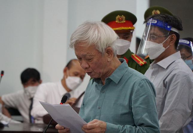 Cựu Chủ tịch UBND tỉnh Khánh Hoà bị khởi tố vì liên quan đến giao đất dự án Mường Thanh Viễn Triều - Ảnh 1.