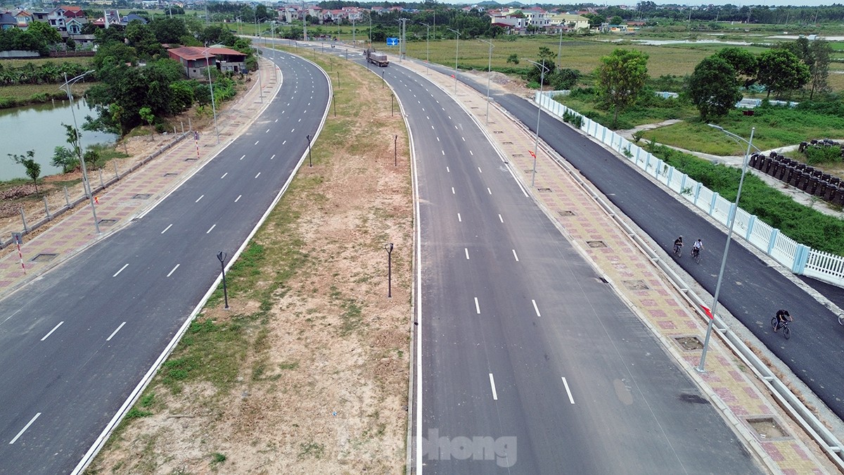 Bay trên con đường 'trăm tỷ' vừa thông xe, nối Khu đô thị vệ tinh Sóc Sơn với trung tâm Thủ đô - Ảnh 1.