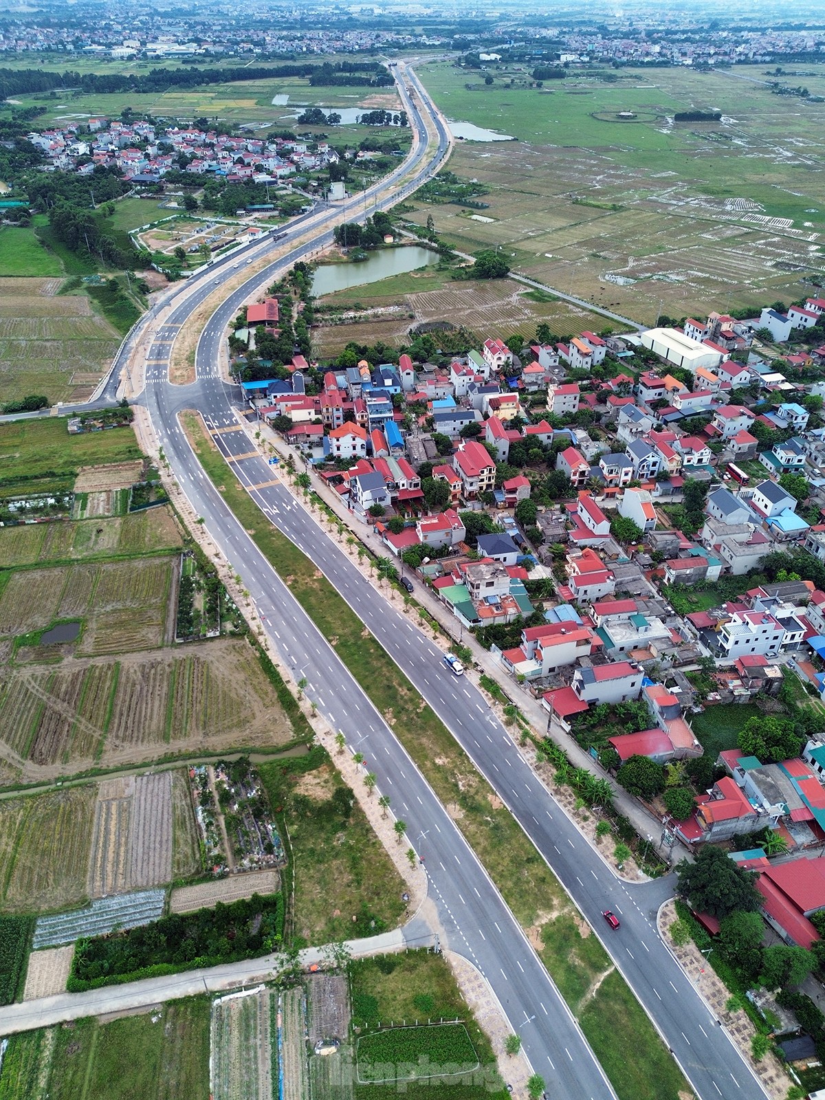 Bay trên con đường 'trăm tỷ' vừa thông xe, nối Khu đô thị vệ tinh Sóc Sơn với trung tâm Thủ đô - Ảnh 3.