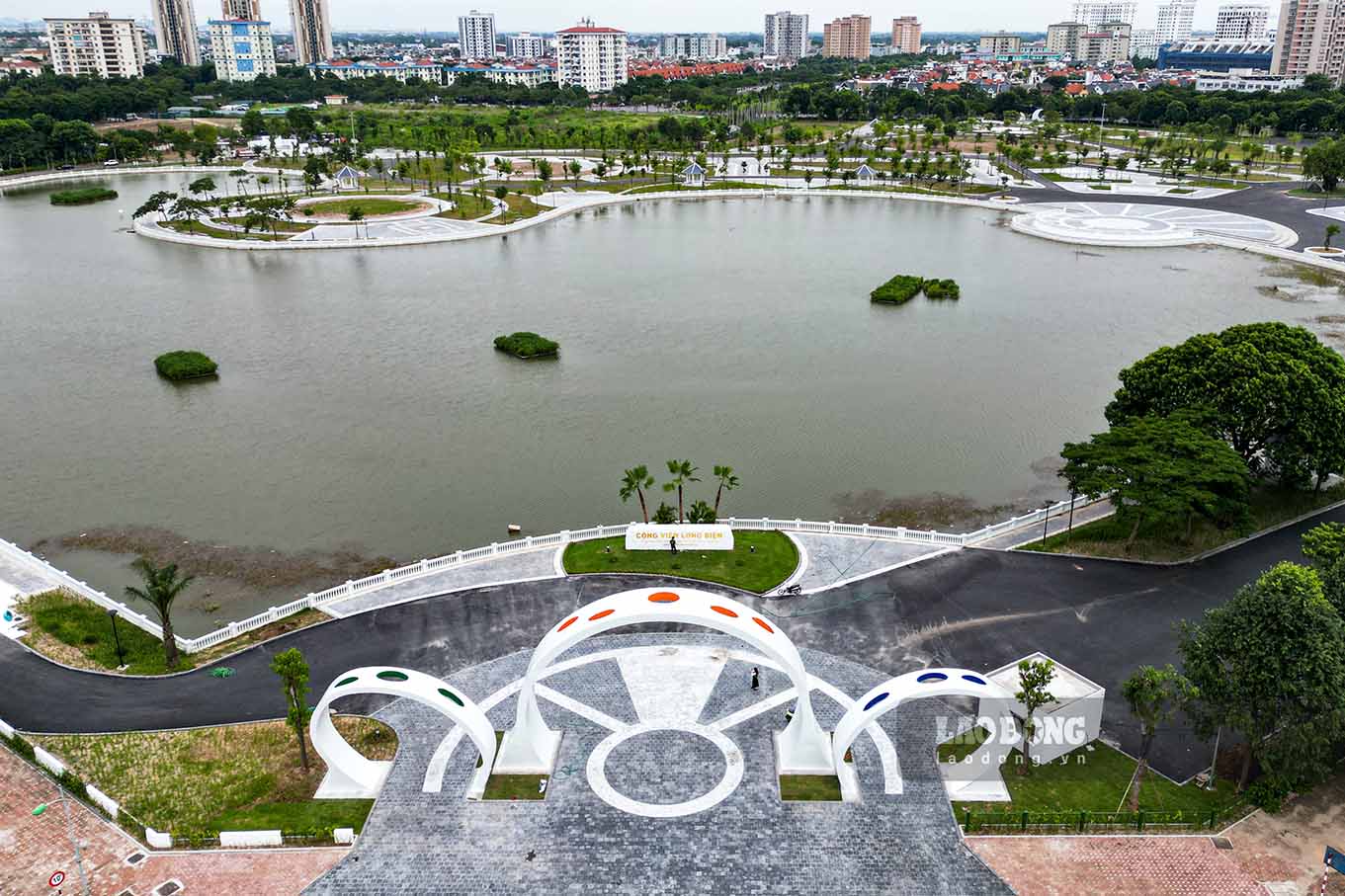 Diện mạo 2 công viên trăm tỷ hiện đại bậc nhất ở quận Long Biên vừa mở cửa - Ảnh 4.