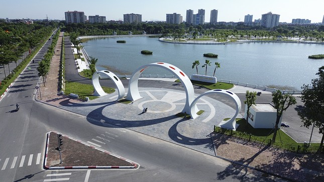 Diện mạo 2 công viên trăm tỷ hiện đại bậc nhất ở quận Long Biên vừa mở cửa - Ảnh 3.