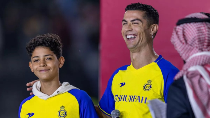 Được hỏi về chuyện chơi bóng của con trai, Ronaldo có câu trả lời đầy tinh tế nhận về vô số lời khen - Ảnh 1.