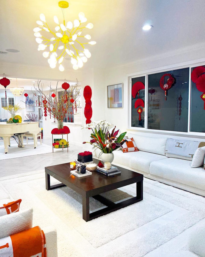 Phạm Hương lập Instagram &quot;flex&quot; độ khéo: Mê cắm hoa và decor nhà cửa, cứ đến lễ hội là trang hoàng đẹp mê - Ảnh 11.