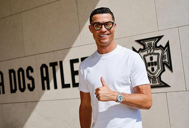 Ronaldo nhận án phạt 99 roi vì tội ngoại tình - Ảnh 3.