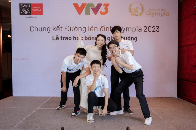 Khánh Vy test trình ngoại ngữ của thí sinh CK Olympia 2023: Tiếng Lào, Nhật, Hàn.. đều &quot;bắn&quot; được hết! - Ảnh 4.