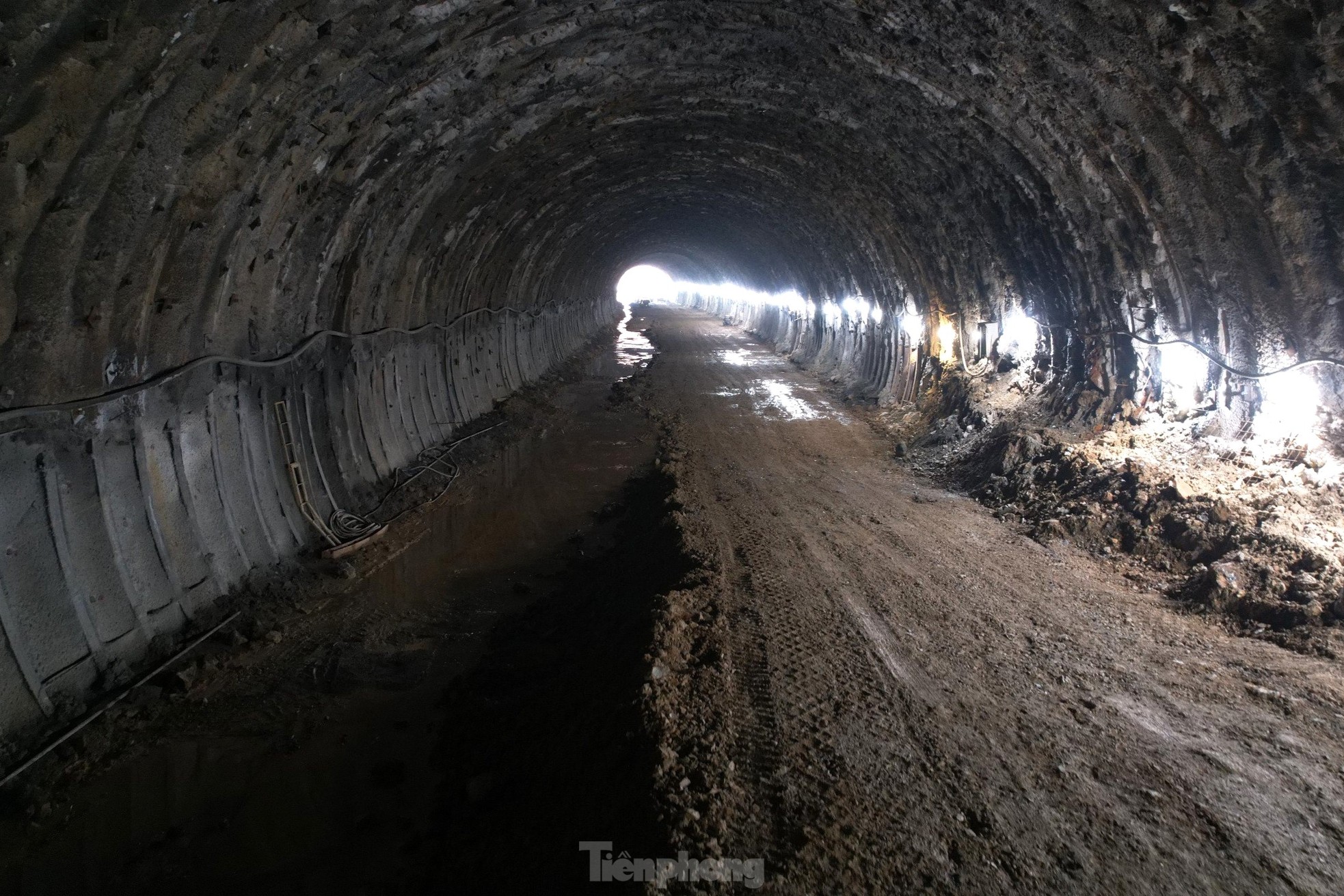 Thông hầm dài nhất tuyến cao tốc Diễn Châu - Bãi Vọt - Ảnh 3.