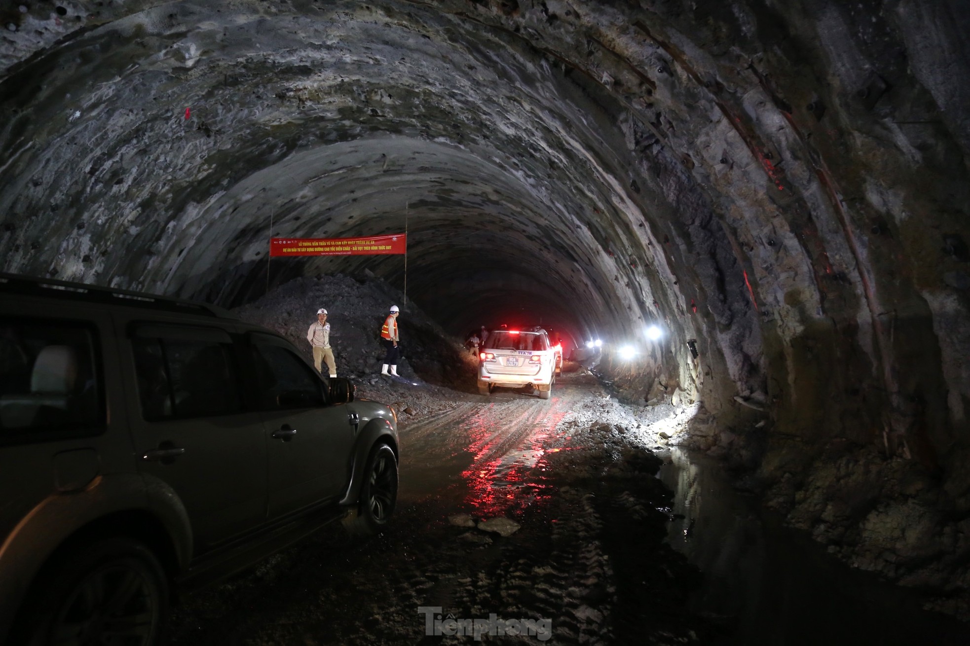 Thông hầm dài nhất tuyến cao tốc Diễn Châu - Bãi Vọt - Ảnh 8.