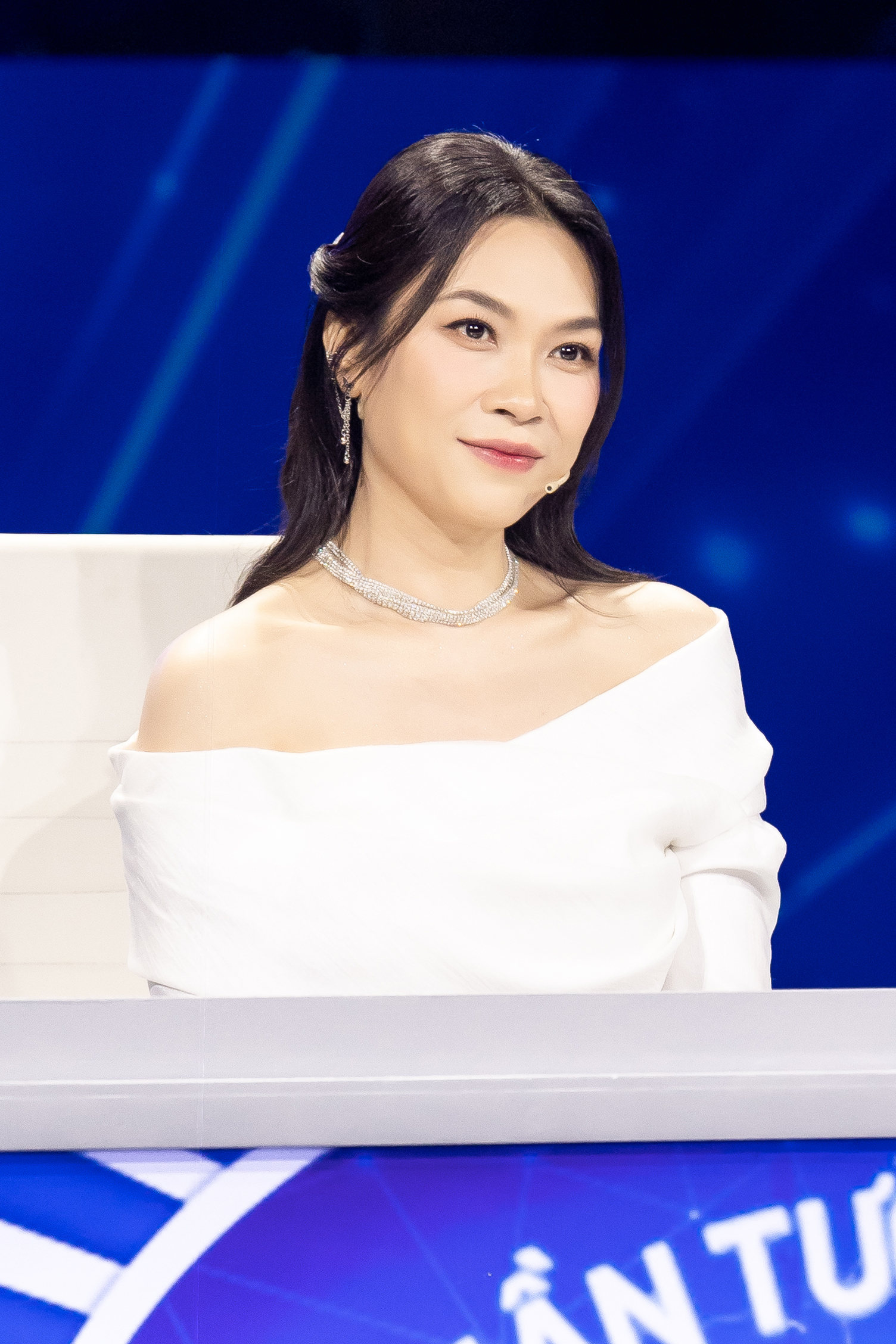 Nhan sắc 'u mê' của Mỹ Tâm tại Vietnam Idol: lấn hát hết các thí sinh, netizen tấm tắc ngày càng trẻ đẹp! - Ảnh 3.
