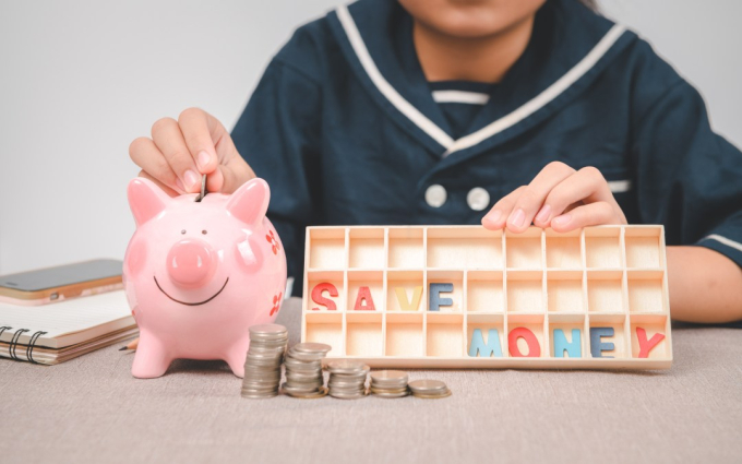 Chỉ bố mẹ biết chi tiêu tiết kiệm chưa đủ, 5 cách sau giúp con bạn có thói quen tài chính tốt như người lớn - Ảnh 1.
