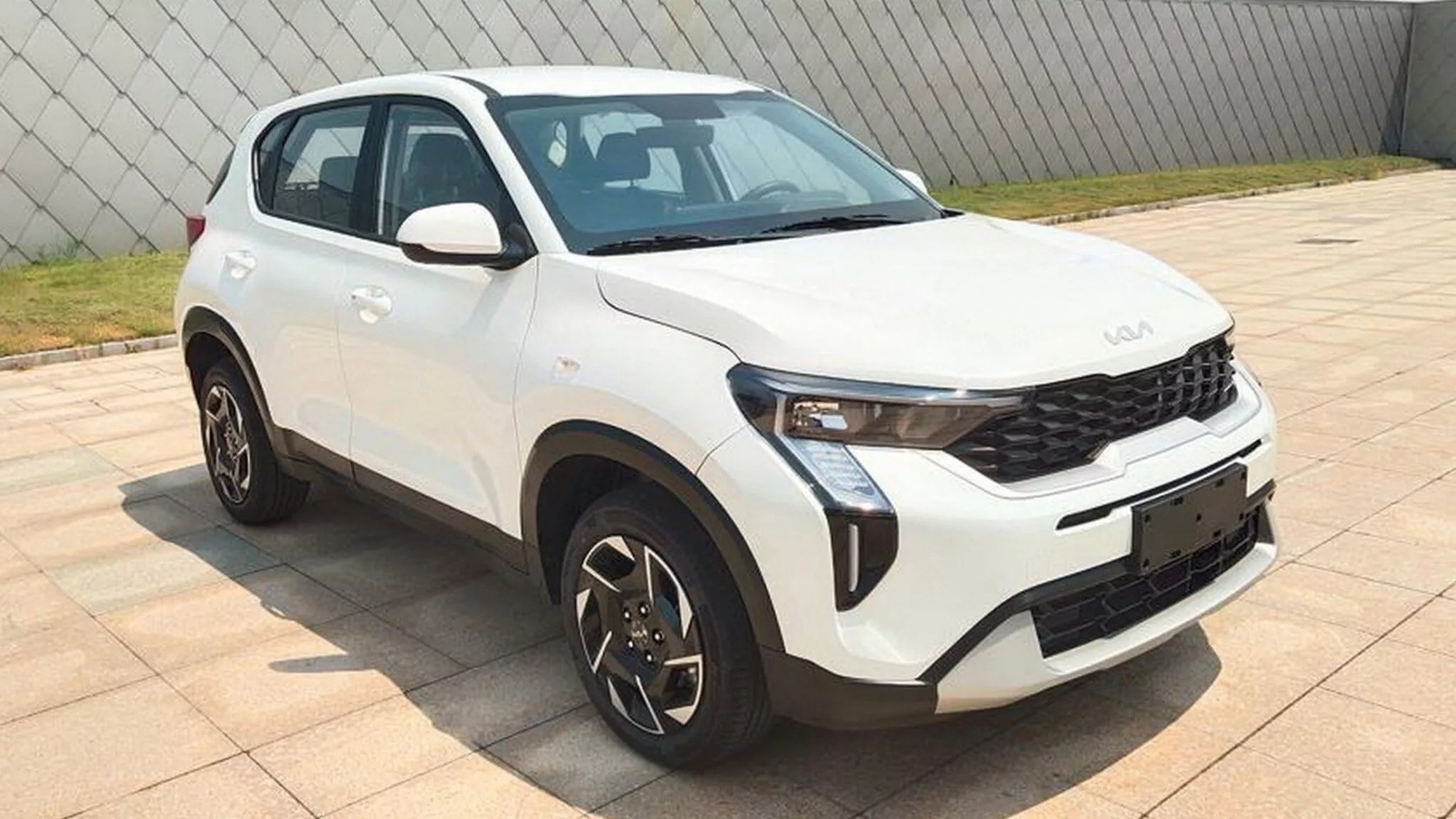 Kia 2024 lộ diện ngoài đời thực trước ngày ra mắt Có chi tiết