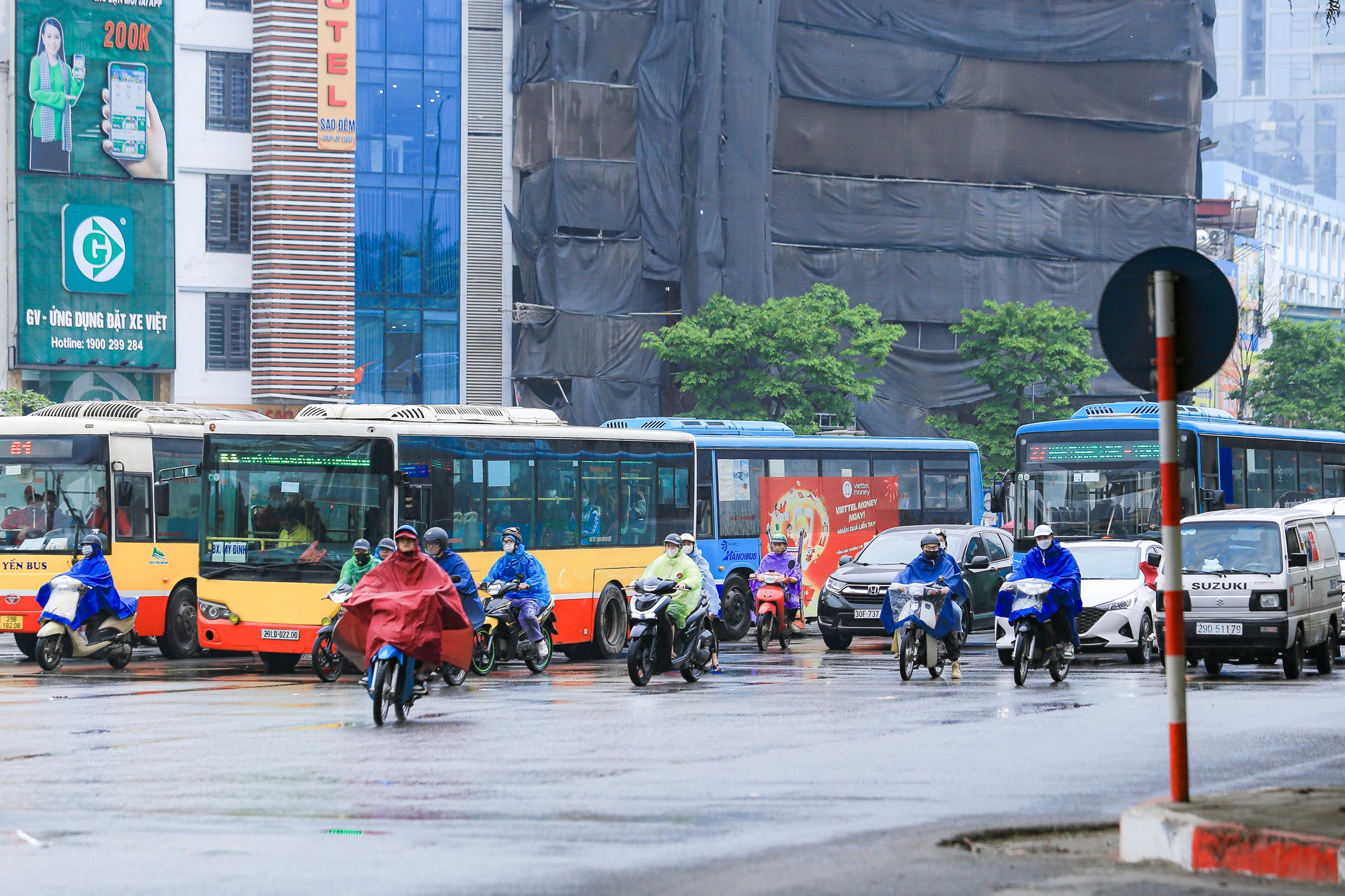 Đang được trợ giá 2.750 tỉ đồng, Sở GTVT Hà Nội vẫn muốn tăng giá vé xe buýt - Ảnh 1.