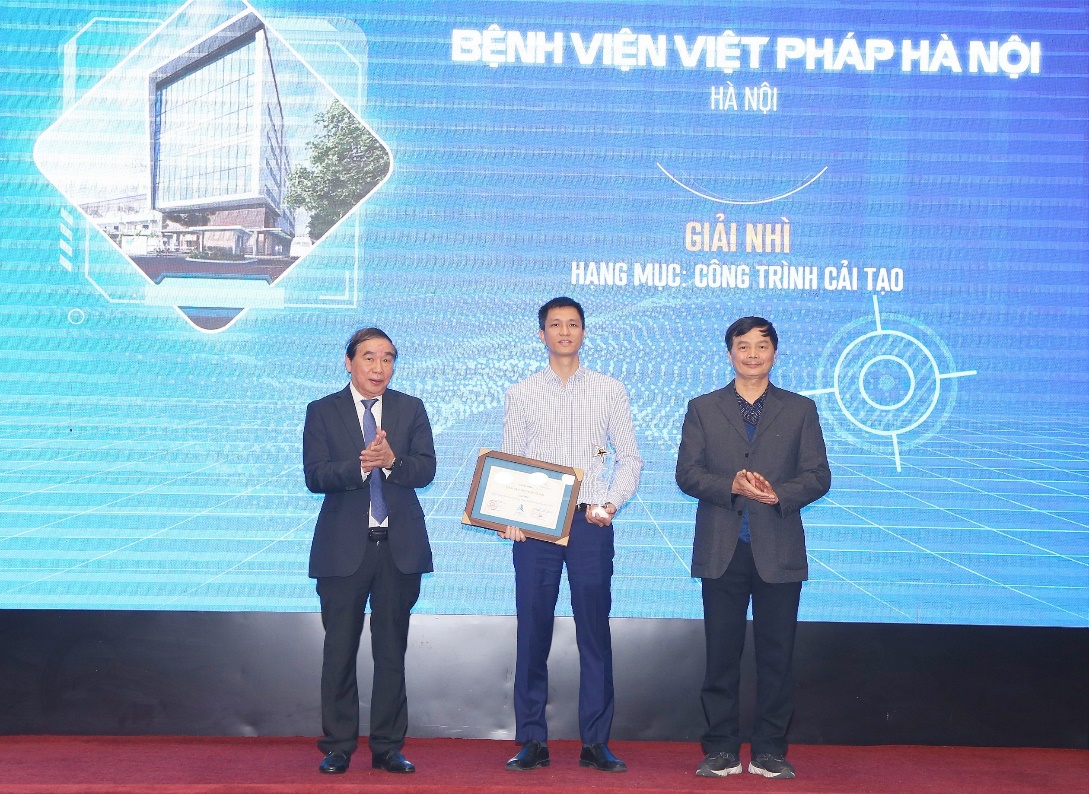 Bệnh viện Việt Pháp Hà Nội đạt danh hiệu Năng Lượng Xanh năm 2022 - Ảnh 2.
