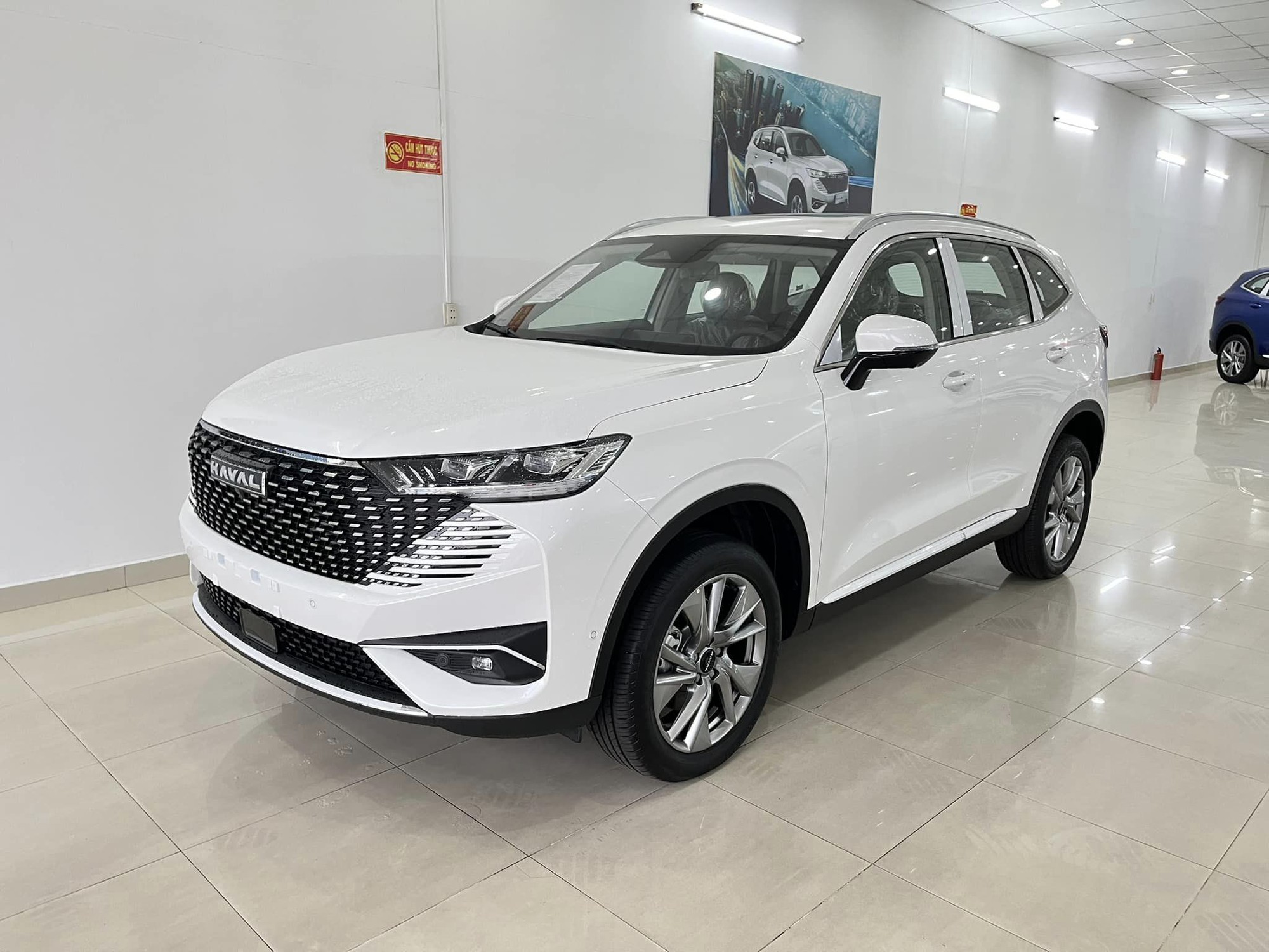 Giá Haval H6 HEV chạm đáy mới tại Việt Nam: Giảm 244 triệu đồng, nỗ lực cạnh tranh CX-5 và Tucson - Ảnh 1.