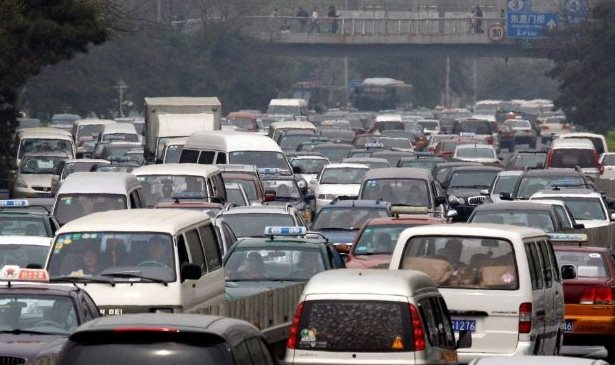 Nhập khẩu ô tô về Việt Nam từ một quốc gia tăng nóng hơn 500%, là quốc gia có giá xe rẻ đến bất ngờ khiến người Việt “chỉ biết ước” - Ảnh 1.