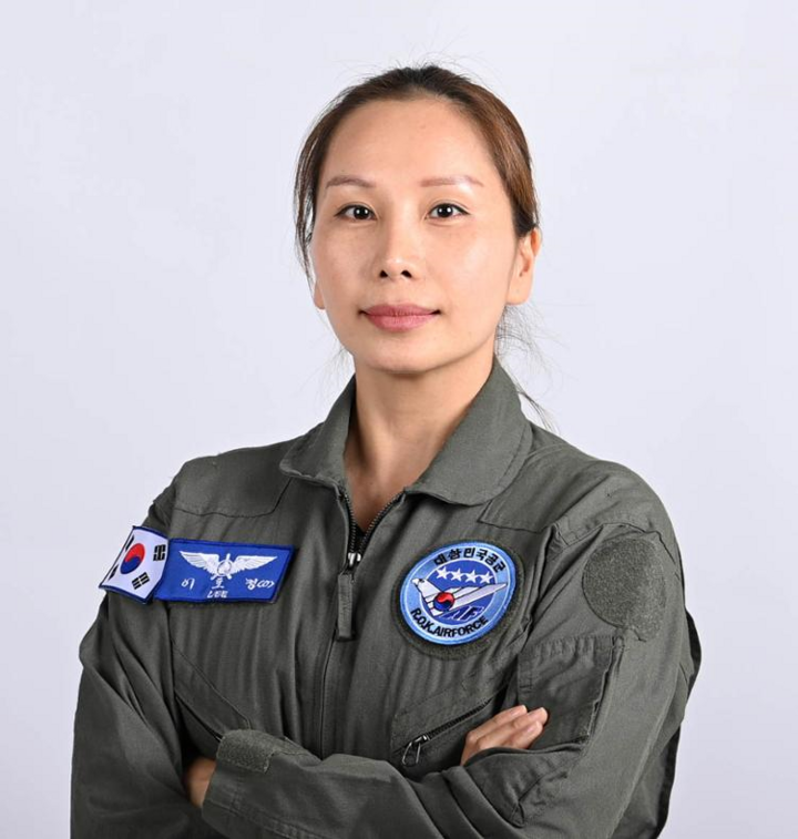 Cô dâu Việt trở thành 'phi công quốc dân' ở Hàn Quốc - Ảnh 1.