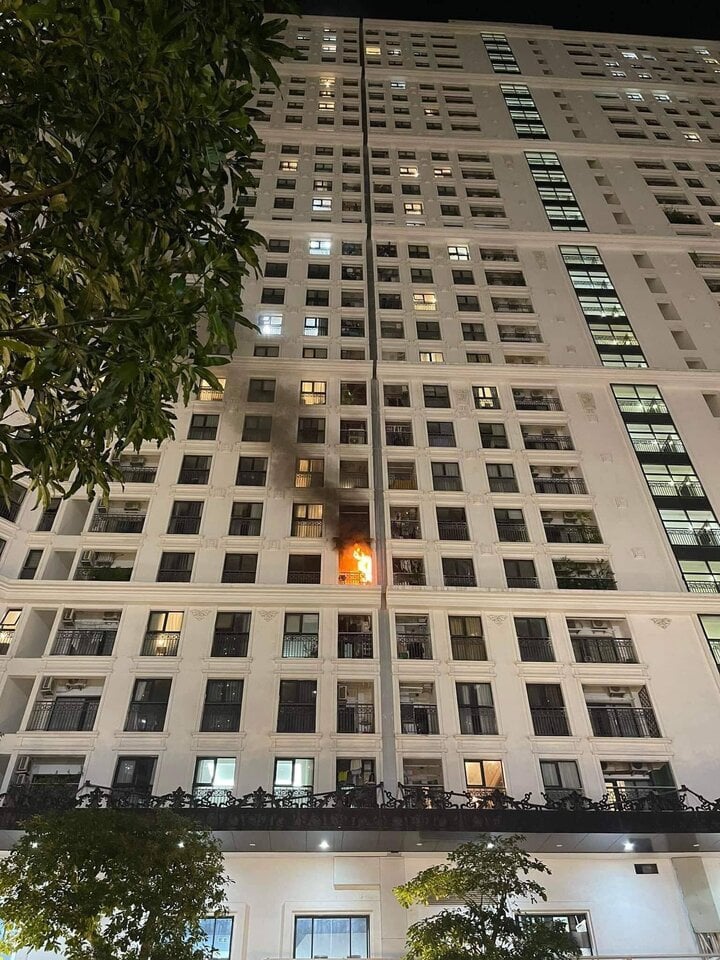 Cháy căn hộ chung cư ở Hà Nội vì chủ nhà nướng cá - Ảnh 1.