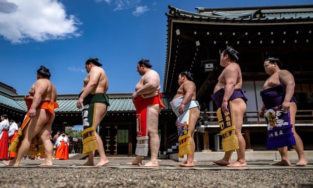 Đoàn sumo rầm rộ lên máy bay khiến hãng không &quot;toát mồ hôi hột&quot;, phải điều chuyên cơ &quot;san sẻ gánh nặng&quot; vào phút chót - Ảnh 2.