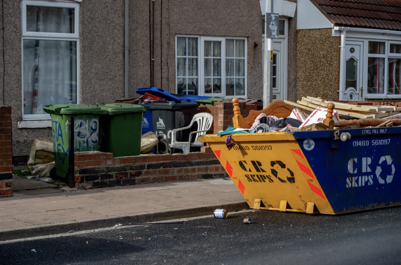 Thị trấn nghèo nhất nước Anh, nơi người dân phải lục thùng rác để kiếm tiền - Ảnh 3.