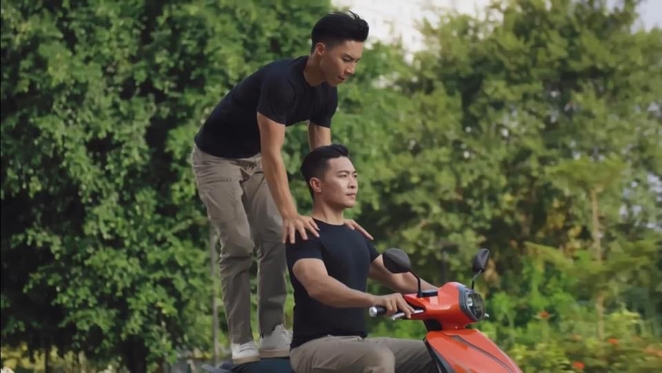 Dat Bike tung video quảng bá xe máy mới, diễn viên không đội mũ bảo hiểm - Ảnh 4.