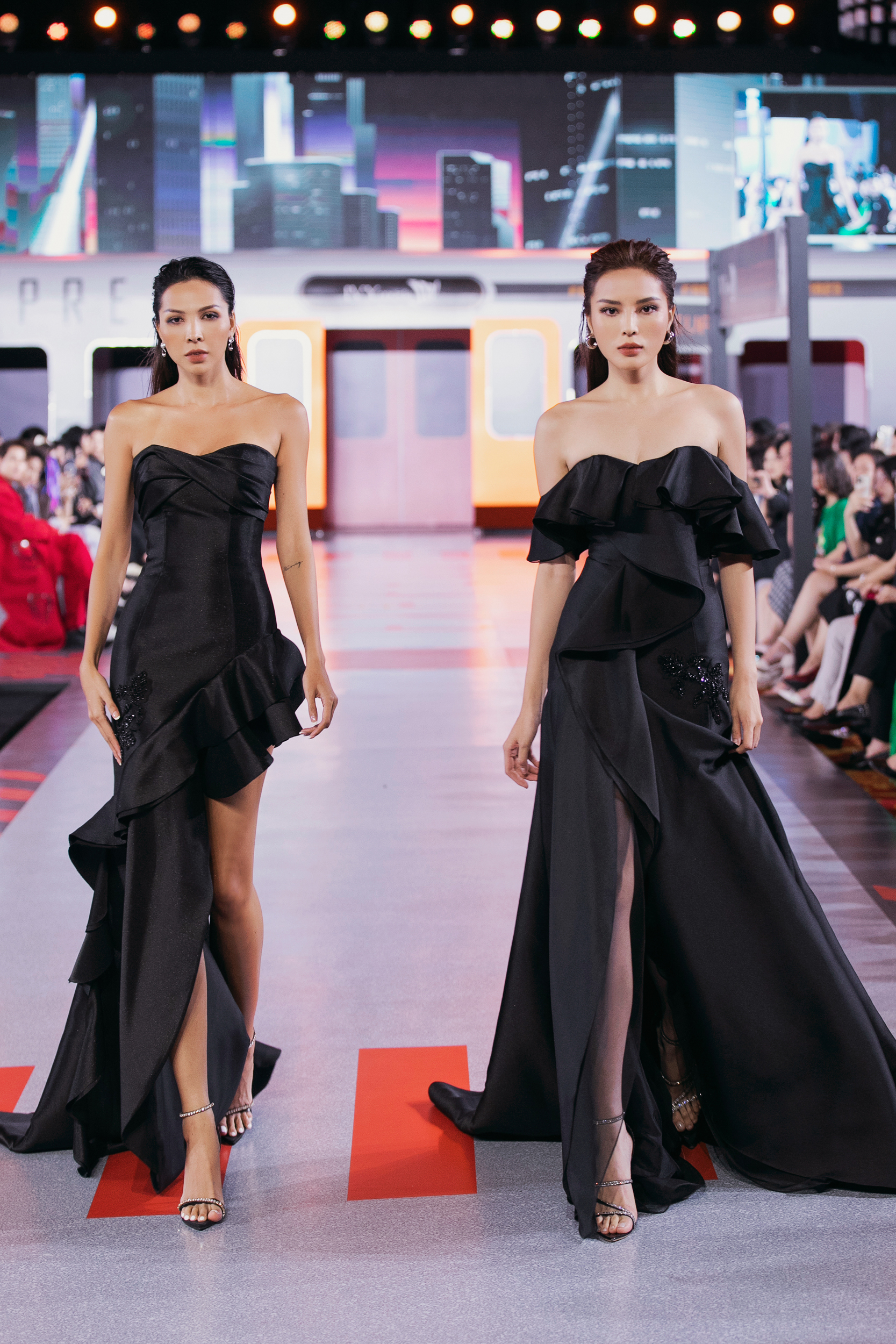 HH Đỗ Mỹ Linh tái xuất sau sinh con, MC Mai Ngọc đẹp phát sáng tại fashion show hot nhất nhì thu đông 2023 - Ảnh 17.