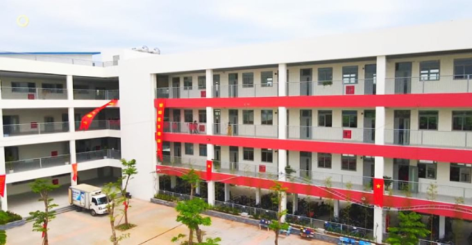Một ngôi trường làng ở Hà Nội được đầu tư tới 130 tỷ đồng: Diện tích tới 11.456m2, có sân bóng đá cỏ xanh mướt như trường tư - Ảnh 2.
