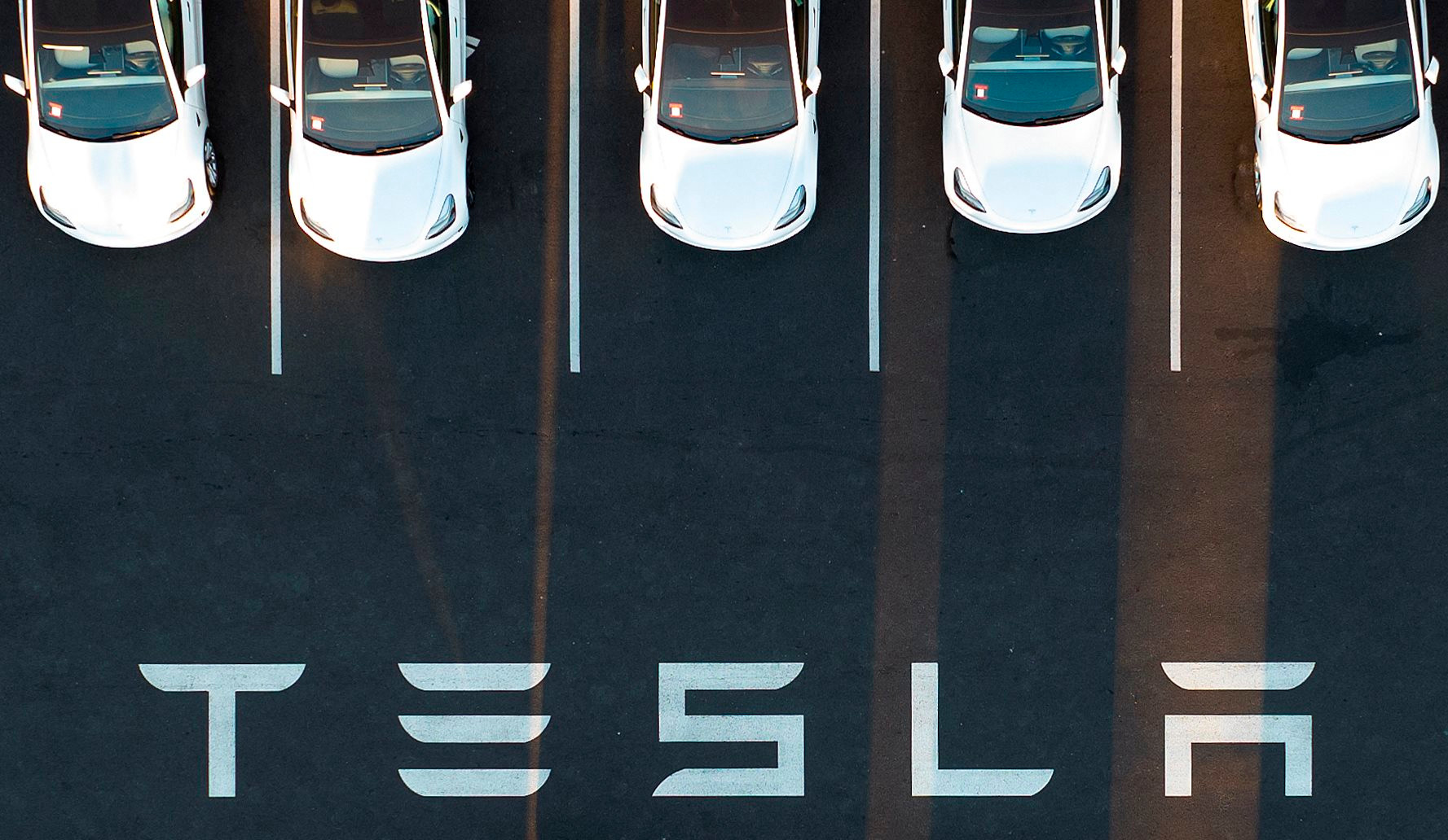 Elon Musk mất 24 tỷ USD trong 1 ngày: Khi Tesla từ ‘hãng công nghệ’ hiện nguyên hình thành công ty ô tô đang gặp khó khăn - Ảnh 3.