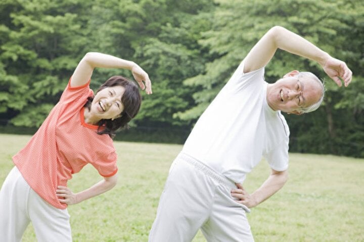 Bài tập thể dục 'quốc dân' của những người sống 100 tuổi ở Nhật Bản - Ảnh 1.