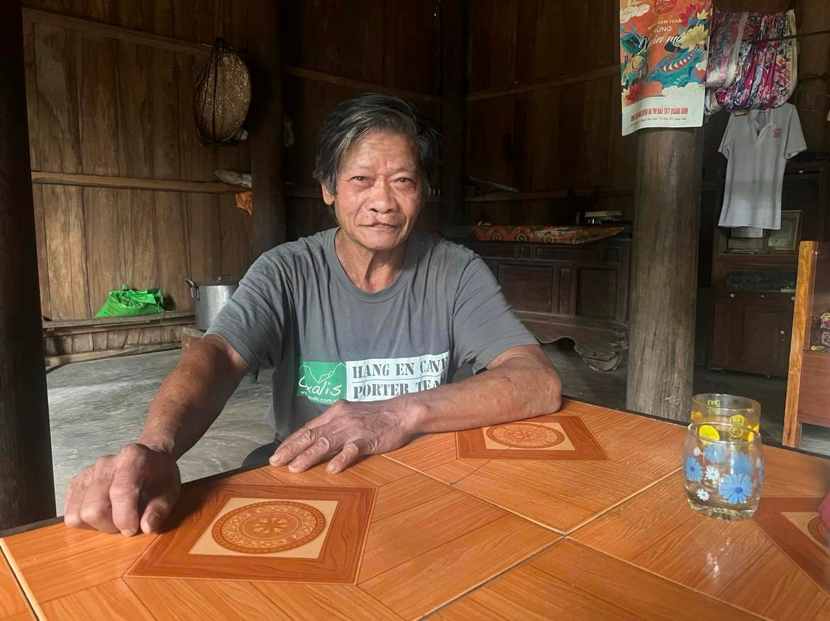Lão nông Quảng Bình 73 tuổi có 13 con, hơn 40 cháu chắt, cả đời sống bên &quot;kho báu&quot; nhưng nhất định KHÔNG BÁN, quan niệm: Bán ăn là mất, để là còn! - Ảnh 1.