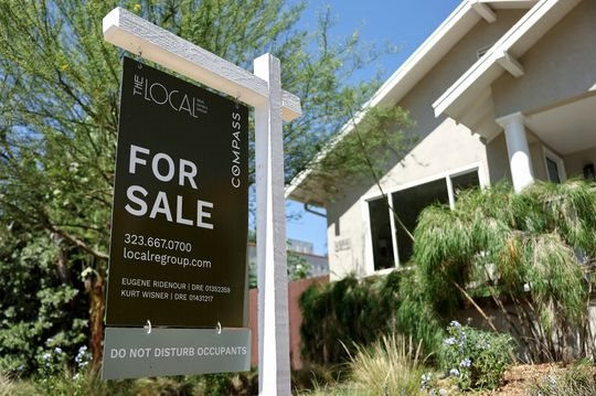Mỹ: Lãi suất cao khiến việc mua nhà trở nên đắt hơn đi thuê nhiều chưa từng thấy - Ảnh 3.