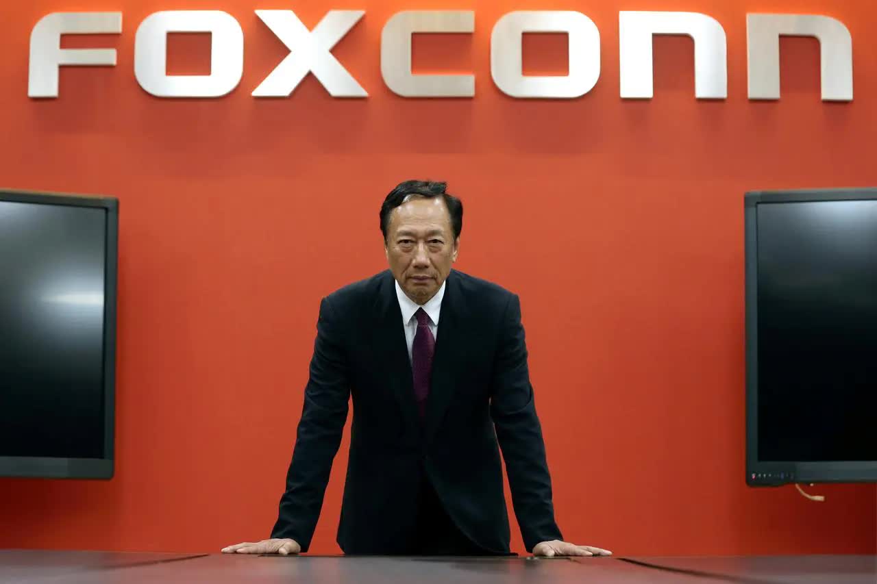 Giữa lúc Foxconn bị điều tra, người Trung Quốc lại nói về "miếng ăn" và "sợi tóc khó xơi"? - Ảnh 1.