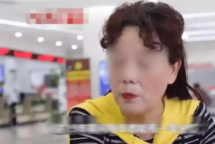 Chi 672 triệu đồng mua bảo hiểm cho 2 con trai, người phụ nữ Trung Quốc tá hỏa phát hiện con muốn nhận toàn bộ tiền phải chờ năm 99 tuổi: Đến gặp cảnh sát nhưng cũng vô ích - Ảnh 1.