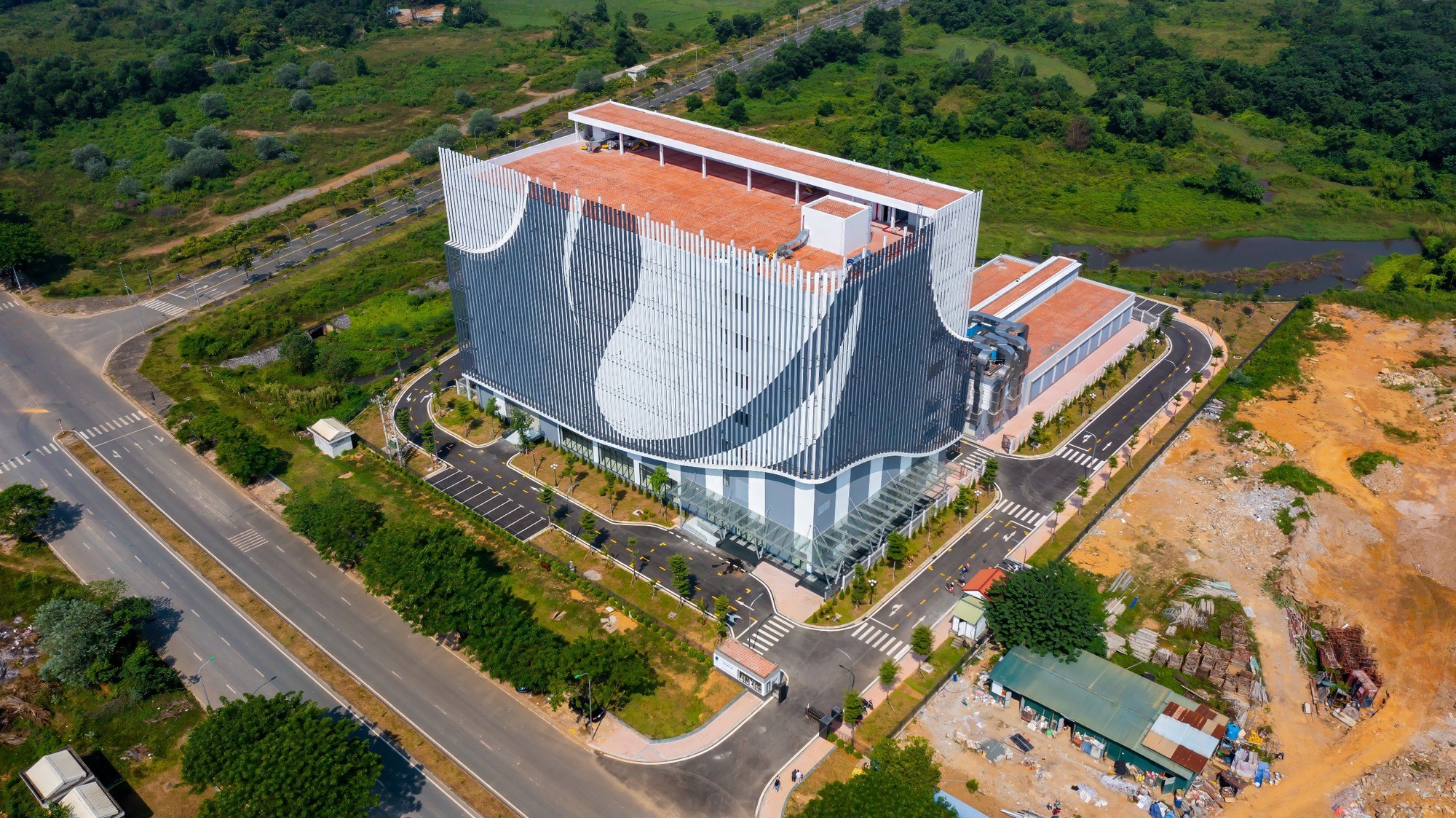 Chính thức khai trương trung tâm dữ liệu VNPT IDC Hòa Lạc, quy mô lớn nhất Việt Nam - Ảnh 1. Chính thức khai trương trung tâm dữ liệu VNPT IDC Hòa Lạc, quy mô lớn nhất Việt Nam - Ảnh 1.
