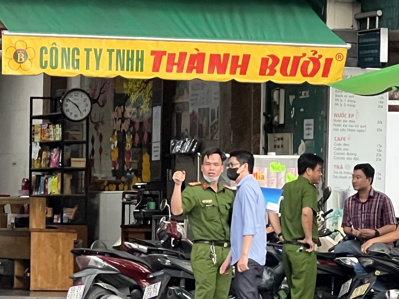 VIDEO: Toàn cảnh Công an TP HCM kiểm tra nhà xe Thành Bưởi - Ảnh 6.