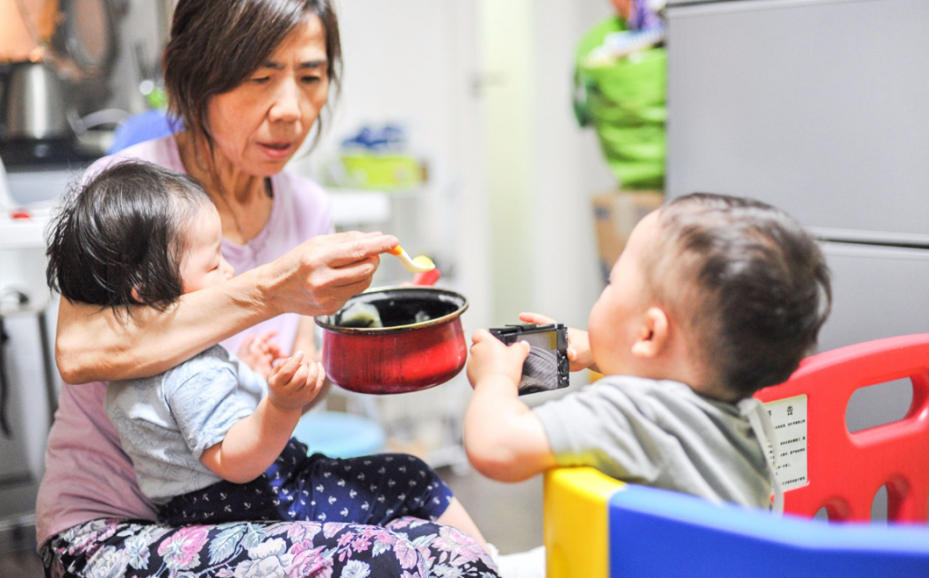 63 tuổi có 4 căn nhà, tiền tiêu không hết nhưng tôi lại ngu ngốc làm &quot;osin&quot; chăm cháu suốt 5 năm rồi ôm hận - Ảnh 2.