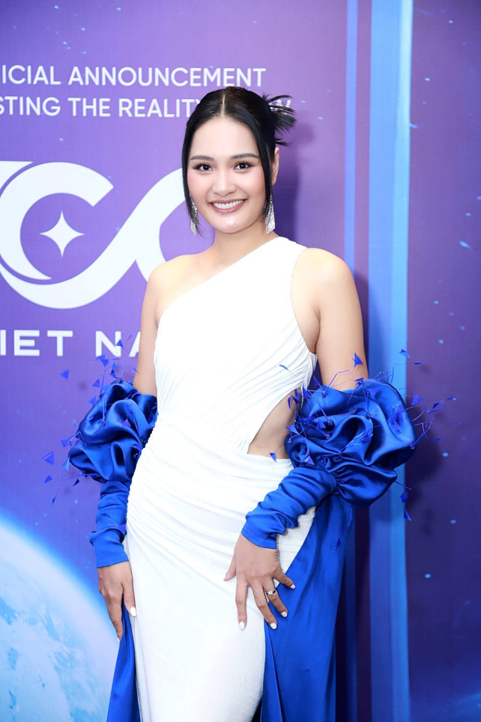 Thảm đỏ Miss Cosmo Vietnam 2023: Top 3 Hoa hậu Hoàn vũ Việt Nam 2022 diện đồ gợi cảm, đọ sắc cực gắt - Ảnh 9.