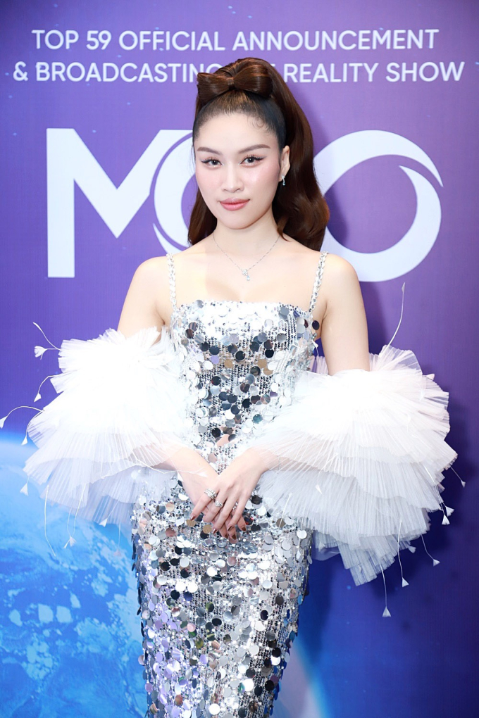 Thảm đỏ Miss Cosmo Vietnam 2023: Top 3 Hoa hậu Hoàn vũ Việt Nam 2022 diện đồ gợi cảm, đọ sắc cực gắt - Ảnh 4.