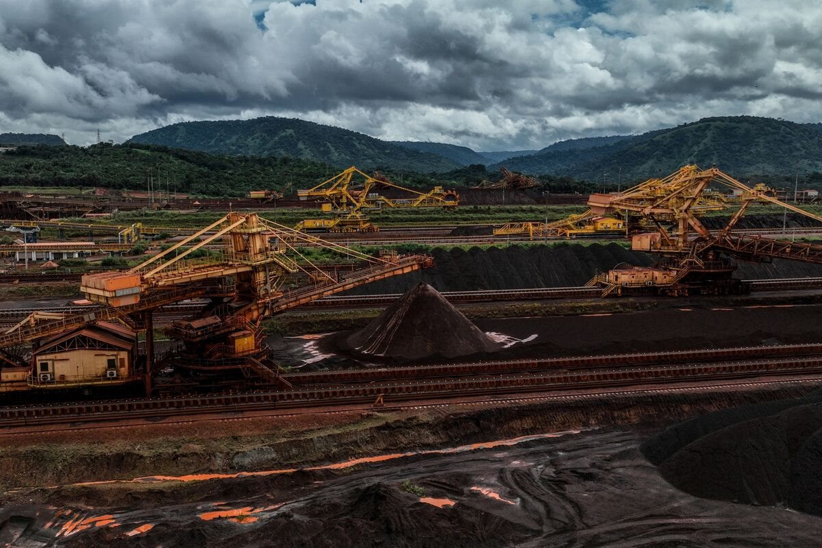 Trung Quốc &quot;bóp phanh&quot;: Nhà máy sản xuất quặng sắt lớn nhất thế giới đứng trước tương lai u ám, nguy cơ bị bỏ lại phía sau - Ảnh 1.