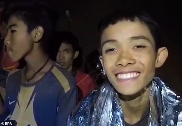 Bi kịch của đội trưởng đội bóng nhí Thái Lan: Được giải cứu nghẹt thở khỏi hang động, qua đời sau 5 năm vì nguyên nhân đau lòng - Ảnh 2.