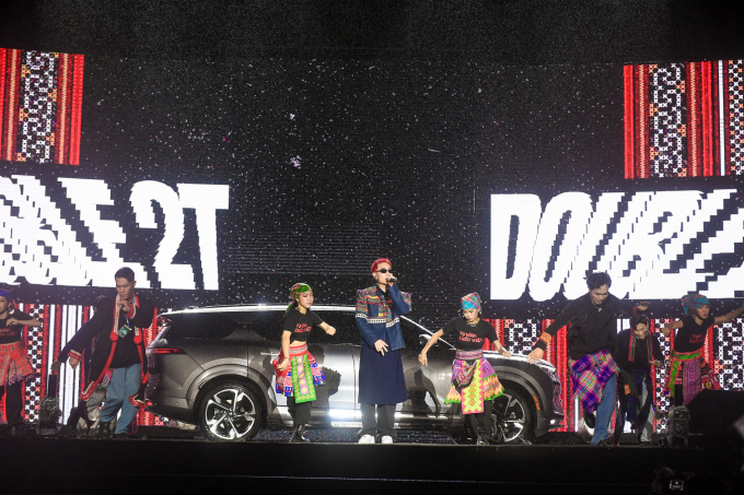 Bất chấp trời mưa, DoubleT2 vẫn biểu diễn loạt hit cực &quot;sung&quot;, khuấy động sân khấu Better Choice Awards - Ảnh 3.