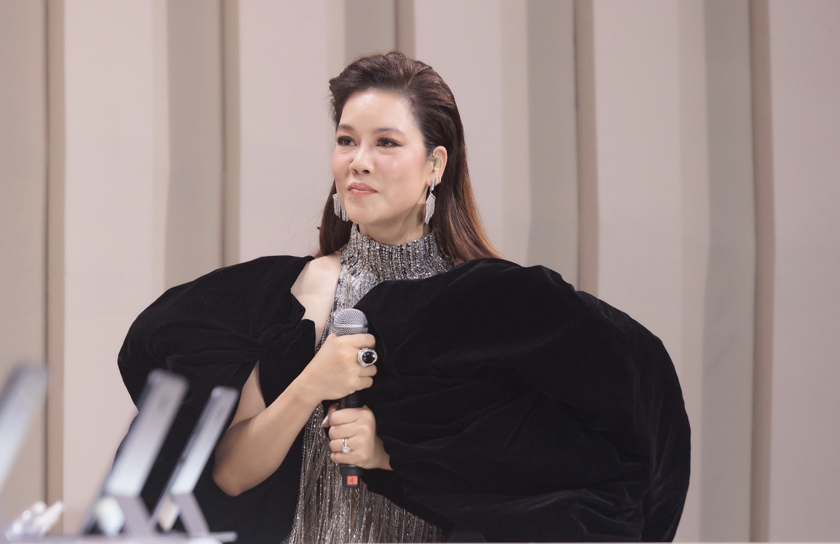 Nữ ca sĩ đông con nhất showbiz Việt: Chị đẹp sắp làm cô dâu ở tuổi 51, được chồng Việt kiều cưng chiểu - Ảnh 1.