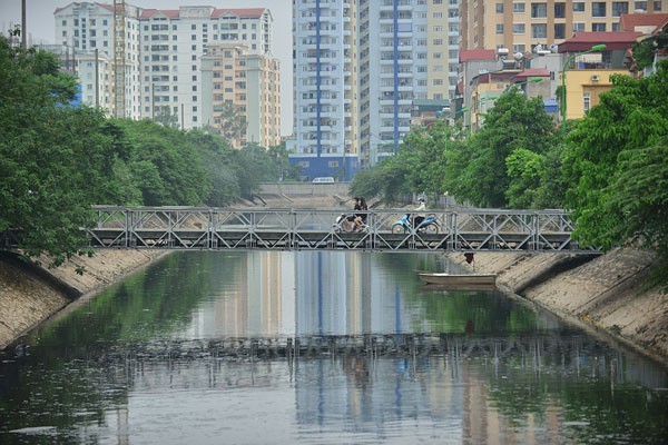 Hà Nội lập thiết kế hai bên sông Lừ, Sét, Kim Ngưu ngăn chặn 'băm nát' đô thị - Ảnh 1.