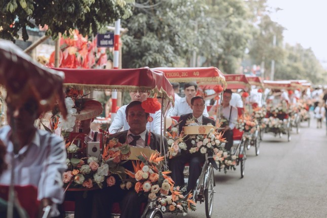 Đám hỏi 1,6 tỷ đồng của cô dâu Bắc Giang tái hiện phố cổ Hà Nội và văn hóa Kinh Bắc - Ảnh 2.