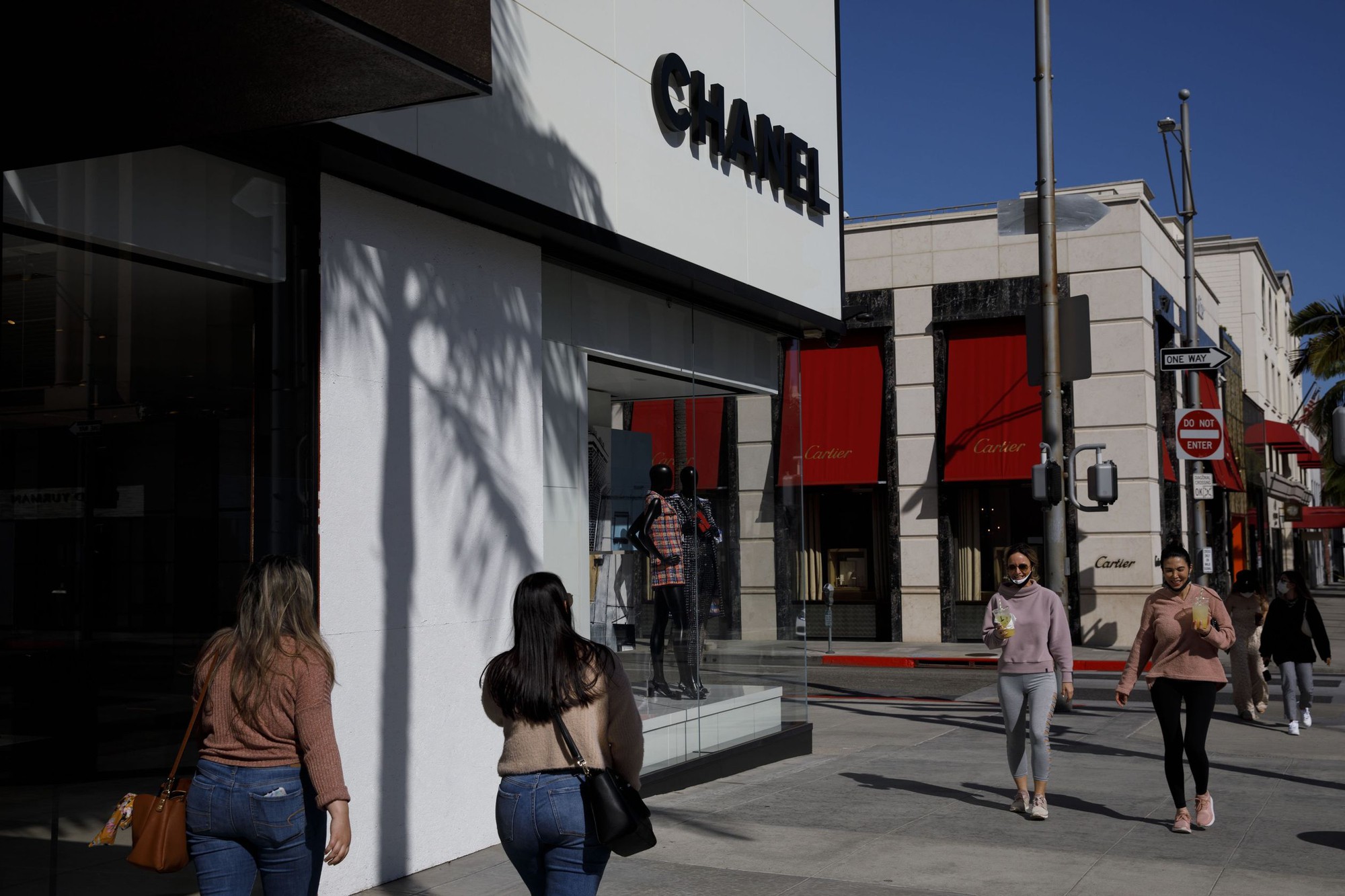 Gucci, Chanel và loạt thương hiệu xa xỉ lớn đầu tư vào bất động sản Mỹ - Ảnh 1.