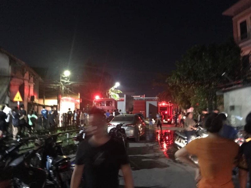 Hà Nội: Xảy ra cháy lớn tại một xưởng sợi ở xã La Phù, huyện Hoài Đức - Ảnh 2.