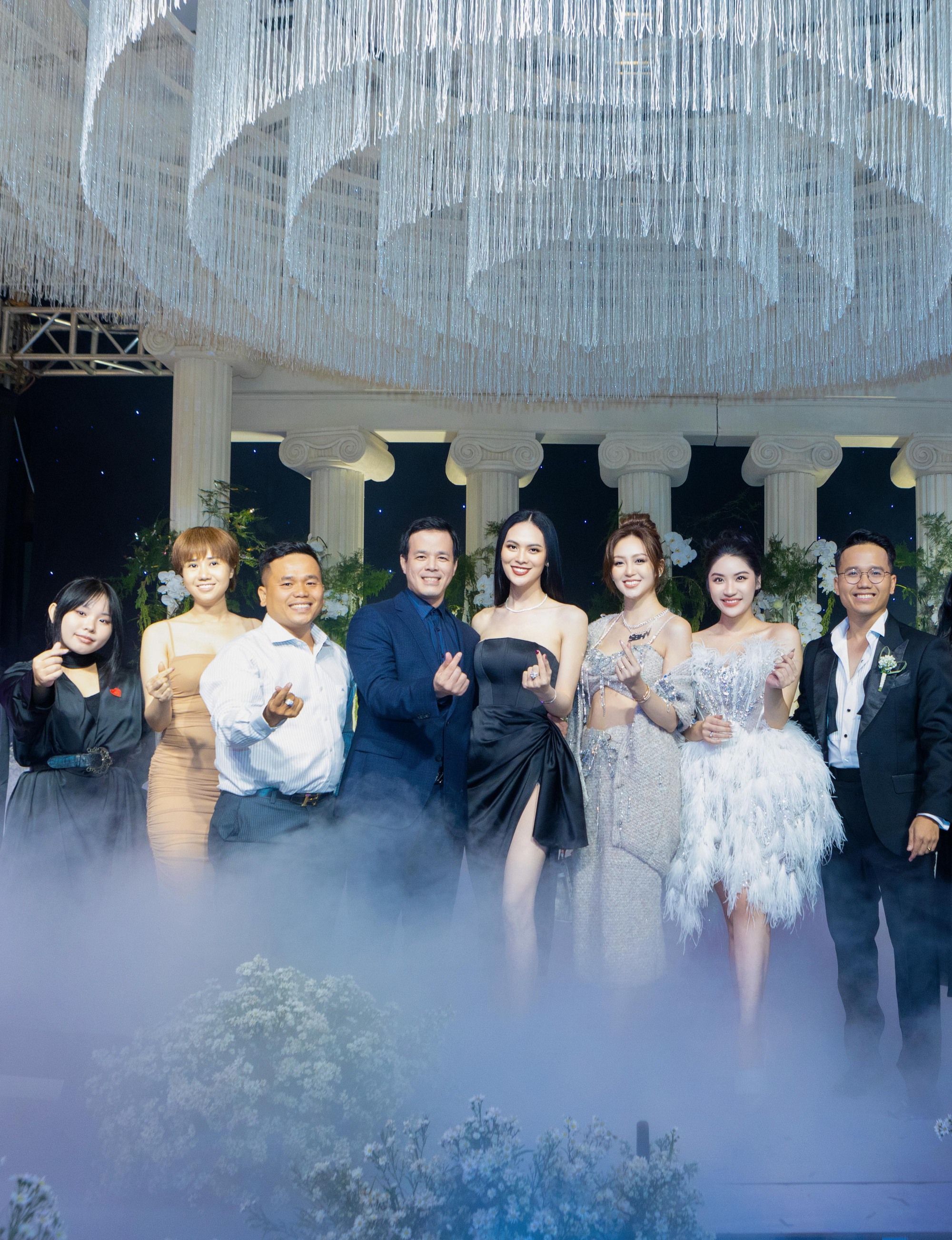 Dàn sao hội tụ tại đám cưới của nhiếp ảnh gia Nhật Đỗ, Nhật Kim Anh khuấy động, hát cực sung - Ảnh 1.