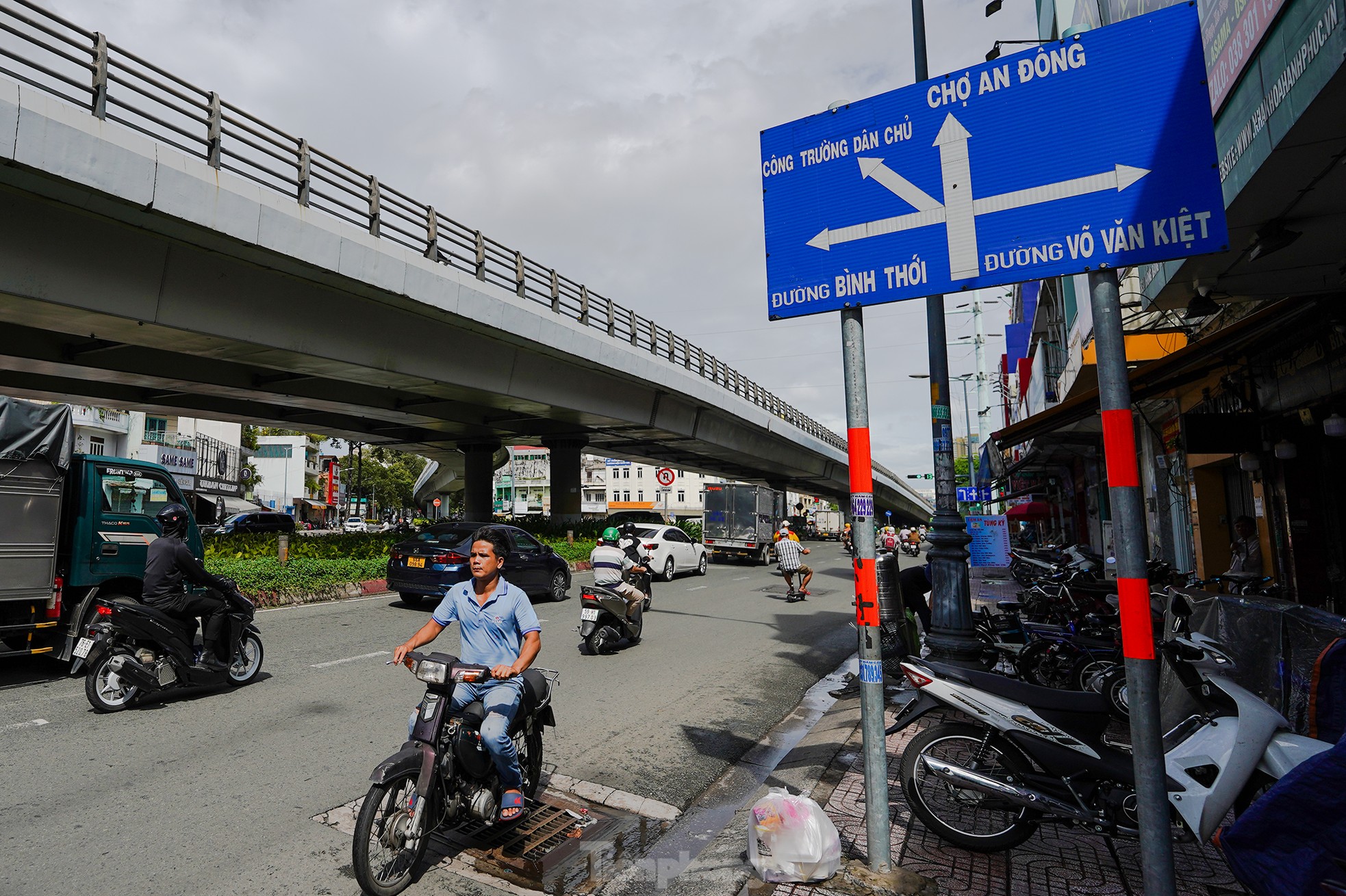 Những cây cầu hình chữ cái 'độc nhất vô nhị' ở TPHCM - Ảnh 2.