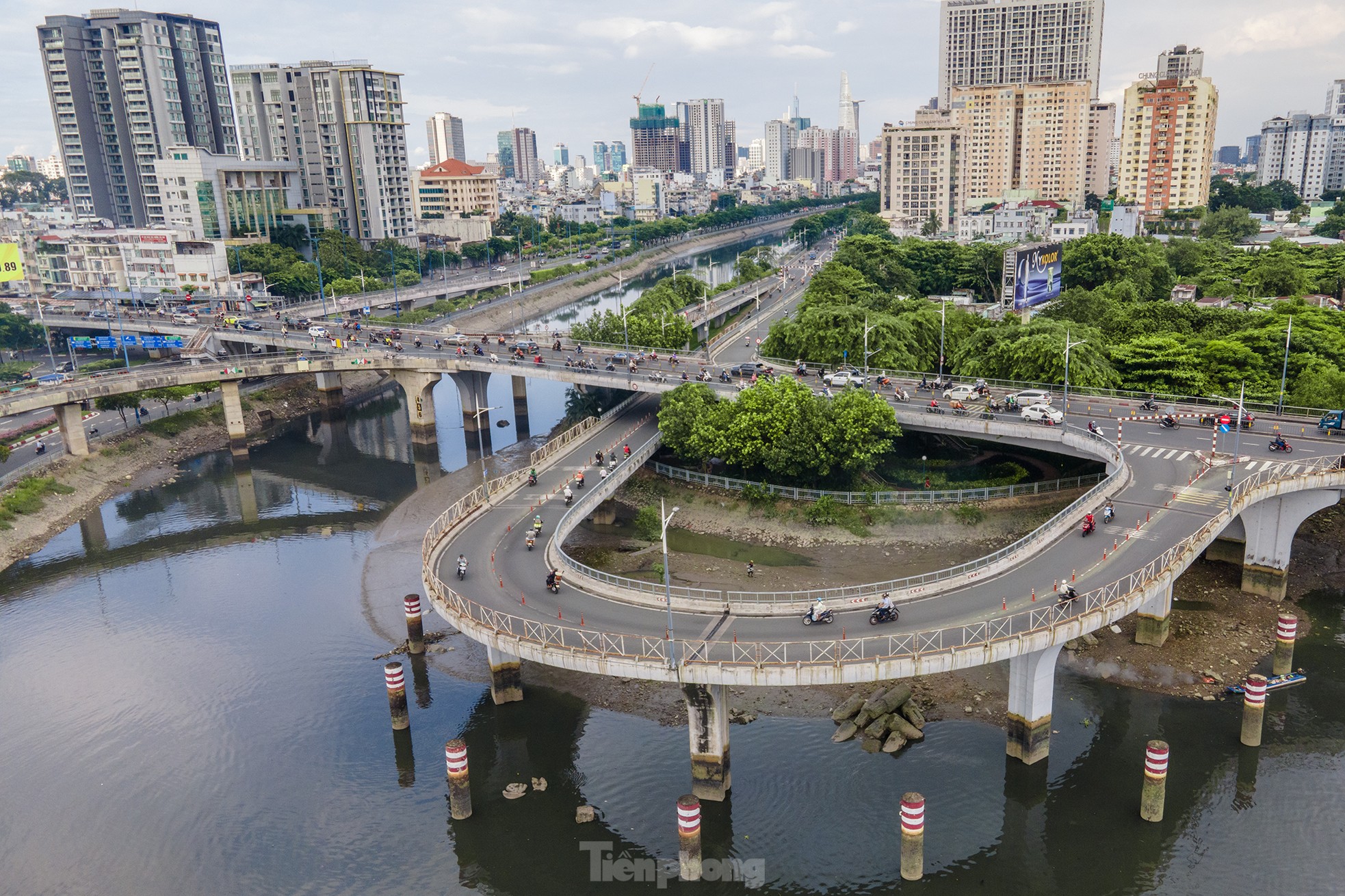 Những cây cầu hình chữ cái 'độc nhất vô nhị' ở TPHCM - Ảnh 9.