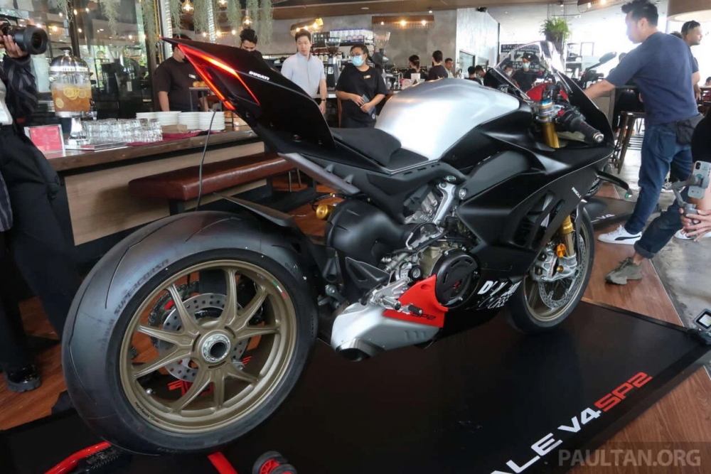 Ducati Panigale V4 SP2 2024 chính thức ra mắt, giá từ 1,5 tỷ đồng - Ảnh 1.