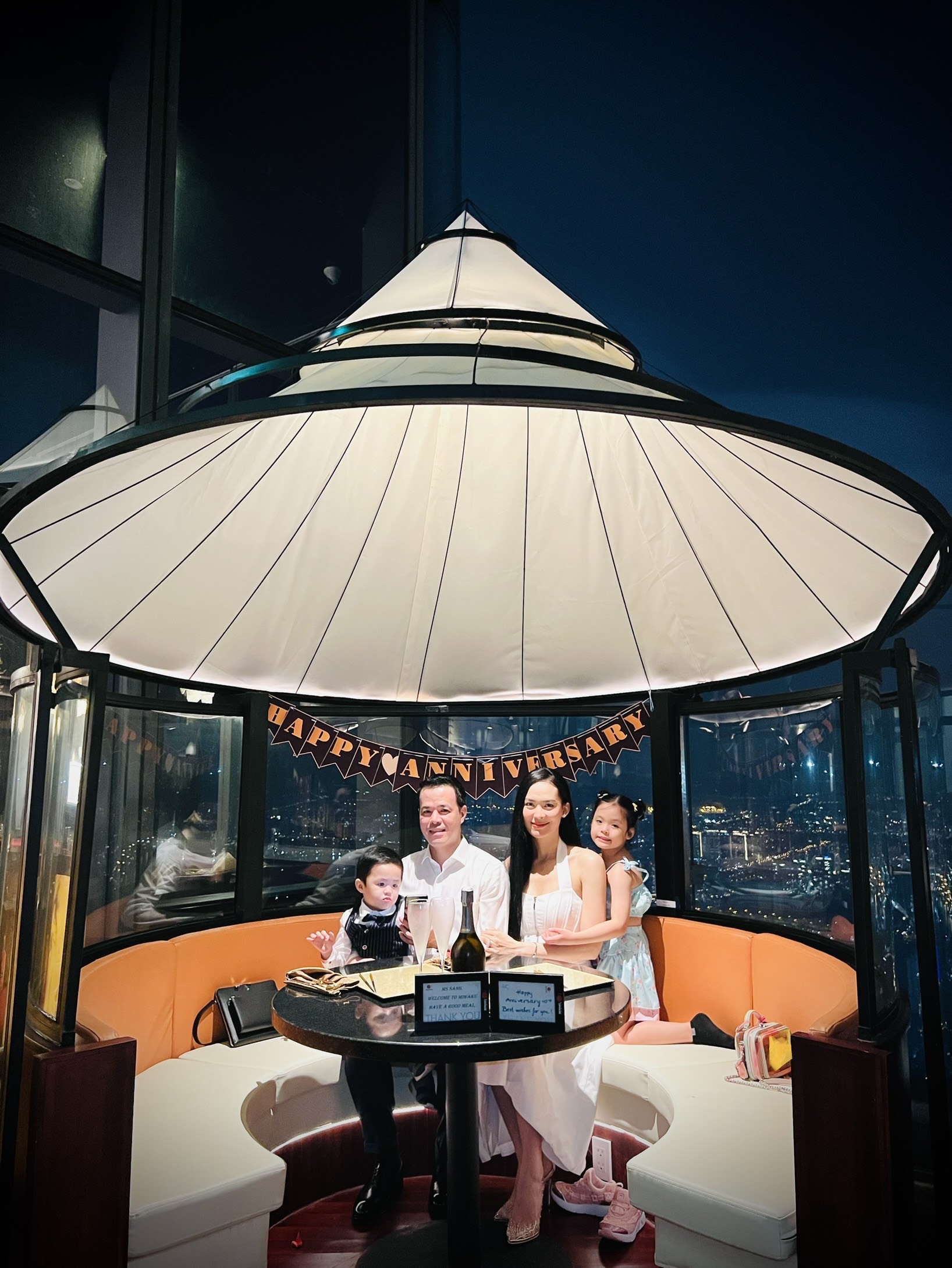 Người đẹp thi Hoa hậu 8 năm trước, hiện tại vẫn sở hữu ngoại hình nóng bỏng, cuộc sống đáng ngưỡng mộ - Ảnh 3. Người đẹp thi Hoa hậu 8 năm trước, hiện tại vẫn sở hữu ngoại hình nóng bỏng, cuộc sống đáng ngưỡng mộ - Ảnh 3.